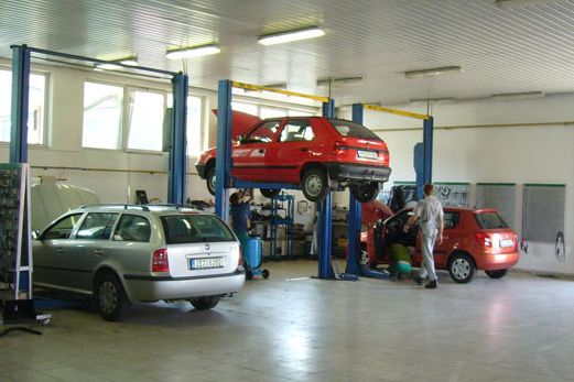 Jarní prohlídka automobilu.