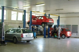 Jarní prohlídka automobilu.