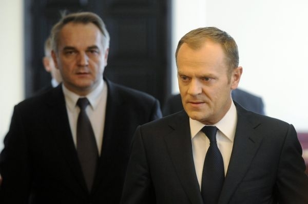 Donald Tusk odletí na místo tragédie.