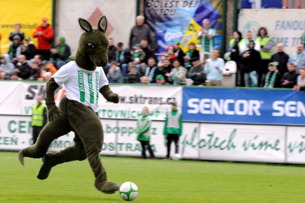 Jediným aktérem na hřišti Bohemians 1905 byl maskot. Jediným aktérem na hřišti Bohemians 1905 byl maskot.