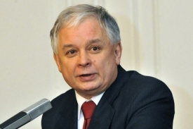 Polský prezident nepřežil havárii letadla.