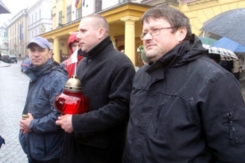 Předseda českých Poláků J. Szymeczek při pietním aktu.