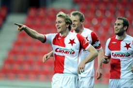 Posledn&iacute; derby rozhodl Milan Čern&yacute; (prvn&iacute; zleva).