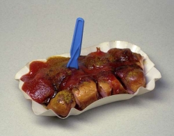 Berlínský currywurst.