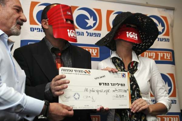 Izraelský pár si po měsících vyzvedl gigantickou výhru.