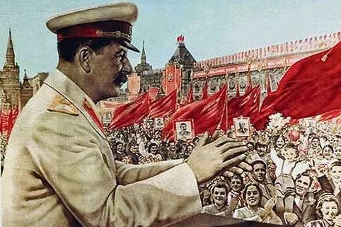 Stalin se vrací do Moskvy.
