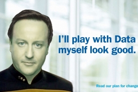 Zmanipuluji data, abych pomohl své image. Cameron à la Star Trek.