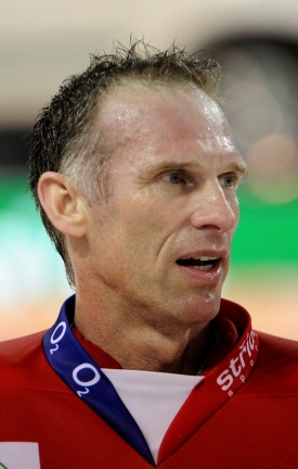 Dominik Ha&scaron;ek se vr&aacute;til k hokeji v dresu Pardubic.