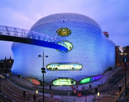 Obchodn&iacute; dům Selfridges v Birminghamu.