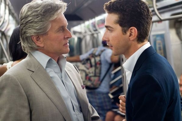 Michael Douglas ve filmu Wall Street 2.