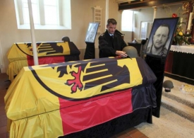 Návrat tří mrtvých vojáků z Afghánistánu do vlasti.