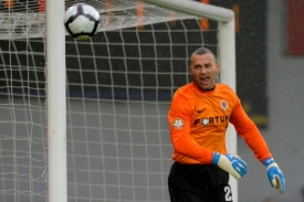Brankář Sparty Jaromír Blažek.