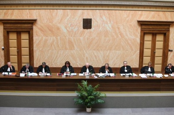 Ústavní soud prý překročil hranice, které si sám vytyčil.