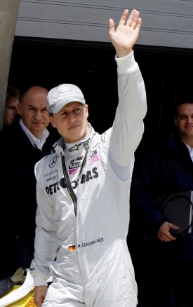 Michael Schumacher mávající, smutnící.