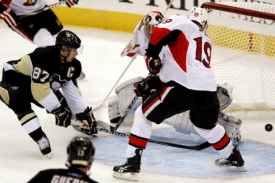 Sidney Crosby právě vyrovnává na 1:1.