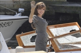Podle některých médií je Angelina Jolie ve třetím měsíci.