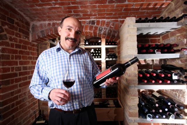 Nejlepší sommelier a majitel hotelu v Anglii Gerard Basset.