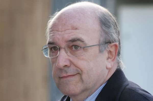 Eurokomisař pro hospodářskou soutěž Joaquín Almunia. Eurokomisař pro hospodářskou soutěž Joaquín Almunia.