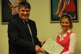 Martina Kašprišonová při pověření jejího nového tenisového sdružení.