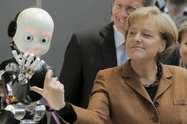 Kancléřka Angela Merkelová musí řešit rostoucí státní dluh.