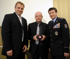 Herman (vlevo) s předsedou Ha&scaron;kem a policejn&iacute;m prezidentem Martinů.