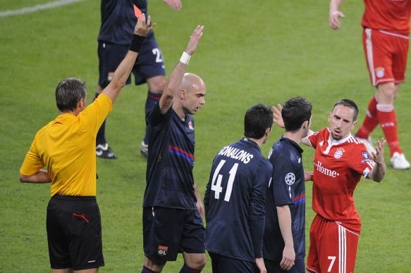 A je to. Červená pro Ribéryho. 