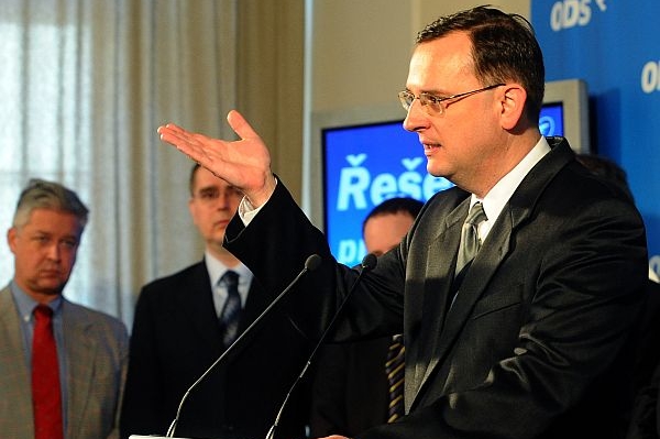 Předseda Vlček je ostudou sněmovny, říká volební lídr ODS Nečas.