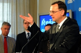 Předseda Vlček je ostudou sněmovny, říká volební lídr ODS Nečas.