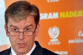 Miloslav Vlček se rozhodl opustit post šéfa sněmovny. Miloslav Vlček se rozhodl opustit post šéfa sněmovny.