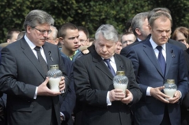 Favoritem je Bronislaw Komorowski (na snímku vlevo). Favoritem je Bronislaw Komorowski (na snímku vlevo).