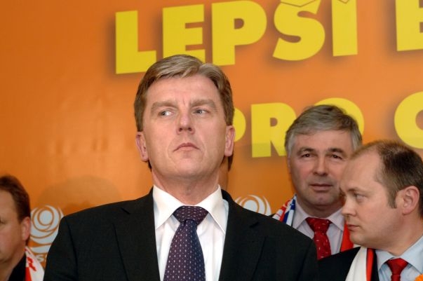 Miloslav Vlček kauzu s dotacemi neustál a odchází.