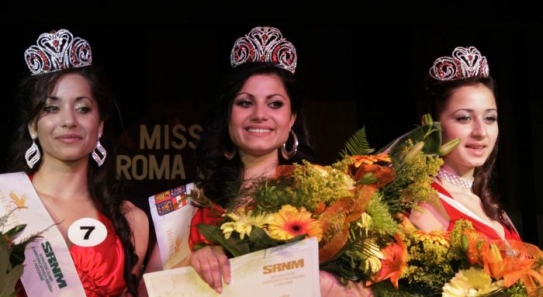 Miss Lendelová a dvě vicemiss, Veronika Olahová a Nikola Dudušová.