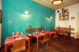 Ichnusu vlastní dva Italové a jedna Češka, vaří se zde sardinsky.