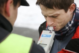 Povinné testy na alkohol se zřejmě osvědčily, nehod pod vlivem ubylo.