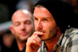 David Beckham během rekonvalescence. Jeho n&aacute;vrat na hři&scaron;tě se zadrhl.