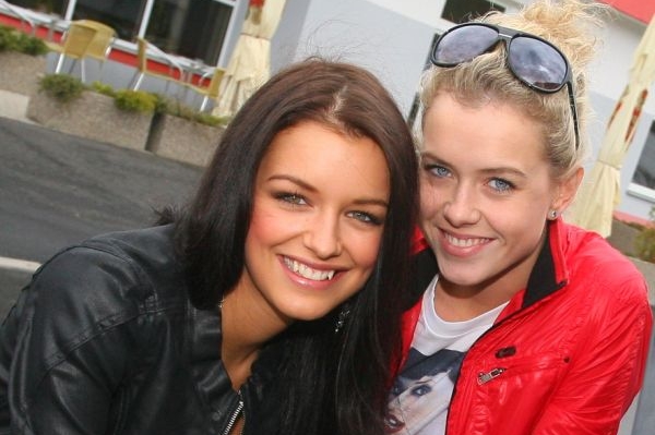 (Zleva) Česká Miss 2010 Jitka Válková a Veronika Machová.