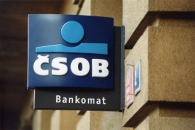 Část klientů ČSOB byla nemile překvapena. Banka strhla platby dvakrát.
