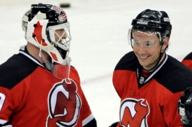 Ilja Kovalčuk (vpravo) s brankářem Brodeurem z New Jersey. Ilja Kovalčuk (vpravo) s brankářem Brodeurem z New Jersey.