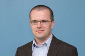 ČT v Moskvě nikoho nemá. Josef Pazderka se musel vrátit do Prahy. ČT v Moskvě nikoho nemá. Josef Pazderka se musel vrátit do Prahy.