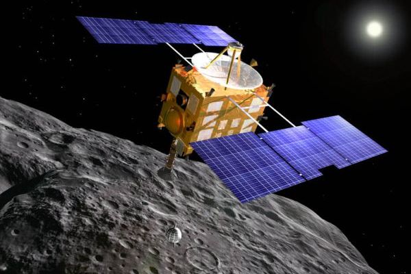 Sonda se od asteroidu vrací notně pochroumaná.