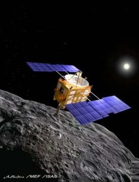 Sonda se od asteroidu vrací notně pochroumaná.
