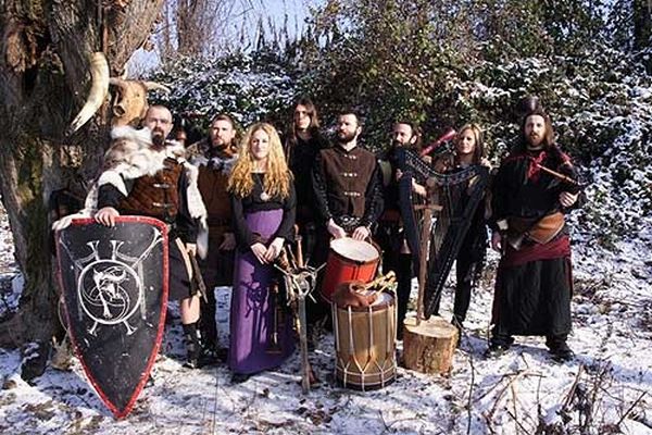 Italští Folkstone spojují zdánlivě nespojitelné - folk a metal. Italští Folkstone spojují zdánlivě nespojitelné - folk a metal.