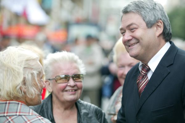 Chceme vás vyvést z NATO slibuje Vojtěch Filip voličům.