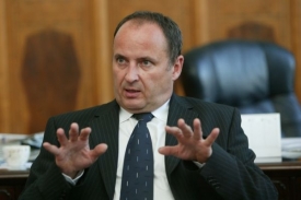 Vladimír Tošovský se stal nepopulárním Ropákem.