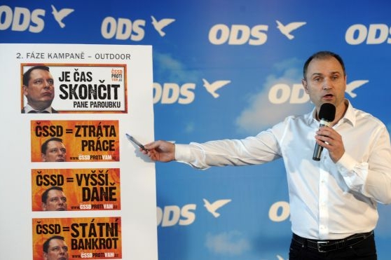Ivan Langer představil billboardy otevřeně negativní fáze kampaně.