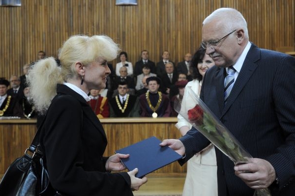 Klaus jmenoval nové profesory na půdě Karolina.