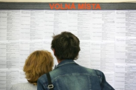 Více než polovina ekonomicky aktivních lidí se bojí ztráty zaměstnání. Více než polovina ekonomicky aktivních lidí se bojí ztráty zaměstnání.