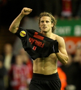 Střelec Atlética Madrid Diego Forlán.