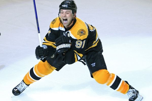 Mark Savard po vítězné brance. Mark Savard po vítězné brance.