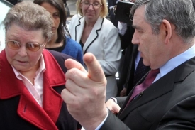 Gordon Brown při neslavné debatě s Gordon Brown při neslavné debatě s